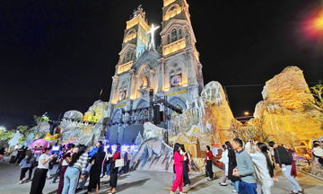 Chiêm ngưỡng hang đá Bêlem ‘khổng lồ’ ở Hà Tĩnh