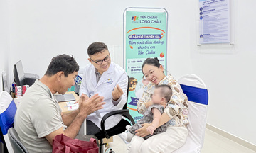 Long Châu nhận Huy hiệu Committed về phát triển bền vững