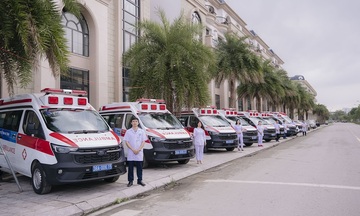 Tập đoàn Vingroup trao tặng 15 xe cấp cứu cho tỉnh Hà Tĩnh