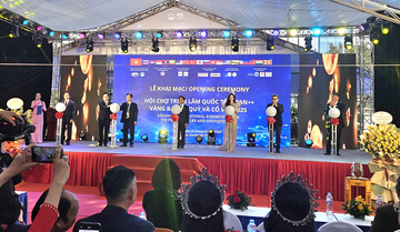 Khai mạc Hội chợ triển lãm quốc tế ASEAN ++ vàng, bạc, đá quý và cổ vật 2025