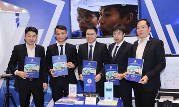 Kỹ sư Công ty Điện lực Huế làm chủ robot tự hành giám sát trạm biến áp