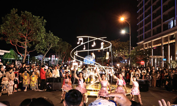 Hàng nghìn người dân và du khách Đà Nẵng đón chào năm mới 