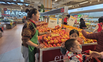 Ngày đầu năm mới: Thị trường bán lẻ sôi động, nhiều khuyến mãi