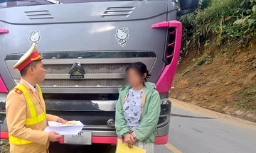 Dừng xe tranh luận giao thông, hot TikToker bị phạt