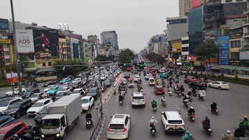 Công an Hà Nội tăng cường lực lượng đảm bảo an toàn giao thông dịp tết Dương lịch