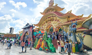 TP. Hồ Chí Minh đón 1,24 triệu khách, thu 2.632 tỷ dịp tết Dương lịch