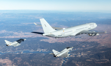 Máy bay không tấn công nhưng khiến đối phương lo ngại