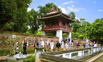 Infographic | Năm 2025, du lịch Thủ đô tăng trưởng hai con số