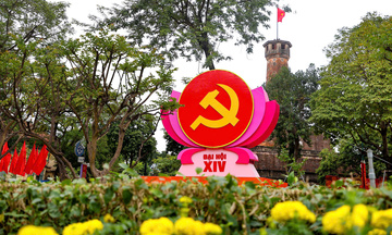 Sắc xuân Hà Nội hòa cùng khí thế Đại hội Đảng XIV