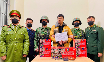 Lai Châu: Bắt giữ đối tượng vận chuyển 15,5kg pháo lậu qua biên giới