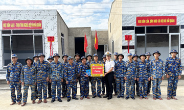  Quân chủng Hải quân bàn giao 11 căn nhà trong 'Chiến dịch Quang Trung'