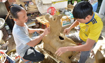 Muôn vẻ linh vật ngựa tại làng gốm Thanh Hà