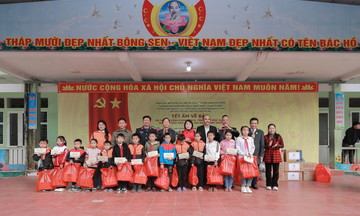 Tết ấm về bản lan tỏa nghĩa tình nơi biên cương Tuyên Quang