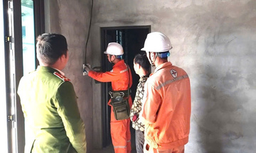 Lào Cai: Cấp điện cho 24 hộ dân vùng lũ trong ‘Chiến dịch Quang Trung’