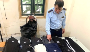 Sơn La: Tạm giữ nhiều quần áo, giày dép có dấu hiệu giả mạo nhãn hiệu