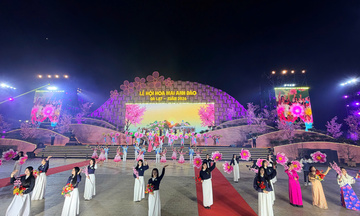 Rực rỡ sắc xuân tại Lễ hội mai anh đào Đà Lạt