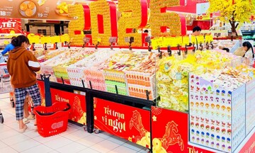 Mua sắm online tăng tốc, chợ Tết miền Bắc vẫn giữ nhịp