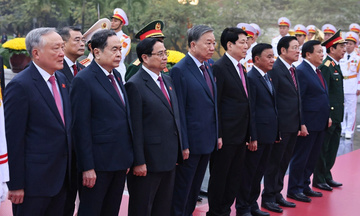  Lãnh đạo Đảng, Nhà nước viếng Lăng Chủ tịch Hồ Chí Minh và dâng hương tưởng niệm các Anh hùng liệt sĩ