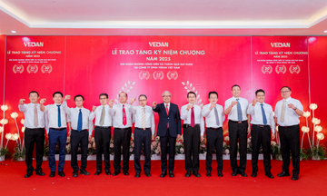 Vedan Việt Nam trao kỷ niệm chương tri ân nhân viên gắn bó 20-25-30 năm