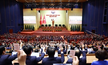 Thông qua Nghị quyết Đại hội đại biểu toàn quốc lần thứ XIV của Đảng