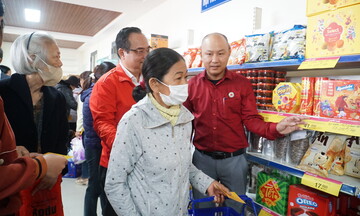 Chợ Tết nhân ái mang xuân đến sớm với hộ nghèo Đà Nẵng