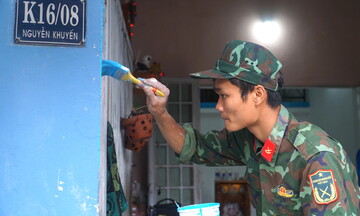 Đà Nẵng: 'Khoác áo mới' cho những mái nhà hộ nghèo đón Tết