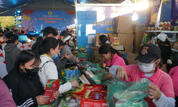 Đà Nẵng: Công nhân khu công nghiệp háo hức đi Chợ tết Công đoàn
