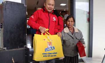 Đà Nẵng: Mang Tết Nhân ái đến với đồng bào Cơ Tu