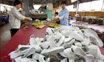 Ngành da giày giữ nhịp tăng trưởng trong áp lực