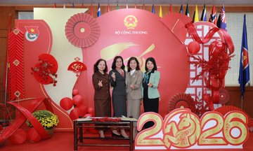  Cán bộ, người lao động Bộ Công Thương cùng nhau lưu giữ dấu ấn Tết 2026