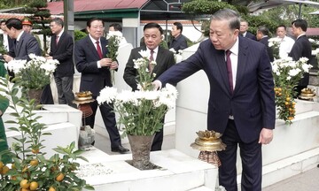 Tổng Bí thư Tô Lâm dâng hương tại Hà Tĩnh