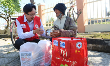 Đà Nẵng: Chợ Tết Nhân ái mang xuân ấm đến hộ khó khăn