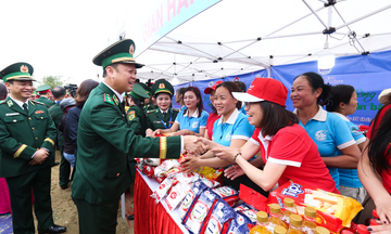 Ấm tình Xuân Biên phòng tại vùng cao Hà Tĩnh