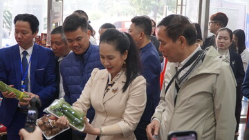 Người nổi tiếng góp phần mở rộng đầu ra cho nông sản địa phương