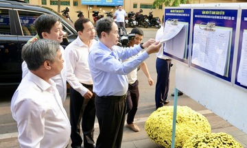 Chủ tịch Quốc hội Trần Thanh Mẫn kiểm tra công tác bầu cử tại thành phố Cần Thơ