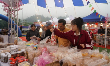 Đà Nẵng: Đưa hàng về miền núi phục vụ người dân mua sắm Tết