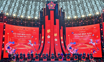 Chùm ảnh: Tưng bừng khai mạc Hội chợ Mùa Xuân 