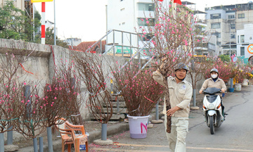 Chùm ảnh: Thị trường hàng hóa sôi động ngày rằm tháng Chạp