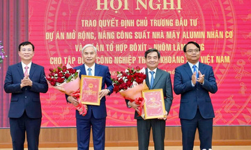 Lâm Đồng: Trao quyết định chủ trương đầu tư mở rộng 2 dự án bô xít - nhôm