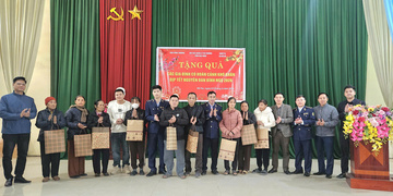 Báo Công Thương trao quà Tết cho các hộ gia đình khó khăn tại Bắc Ninh