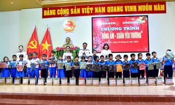 'Đông ấm - Xuân yêu thương' mùa thứ 7 đến với học sinh vùng lũ Gia Lai