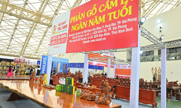 Ngắm phiến gỗ 1,5 tỷ đồng tại Hội chợ Mùa Xuân 2026