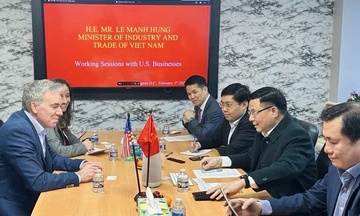 Quyền Bộ trưởng Bộ Công Thương Lê Mạnh Hùng làm việc với Phó Chủ tịch điều hành Tập đoàn AES