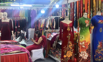 Áo dài Việt tỏa sắc trong không gian Hội chợ Mùa Xuân 2026