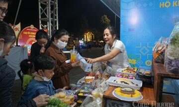 Đà Nẵng: Chen chân mua sắm tại Chợ Tết Công đoàn 2026