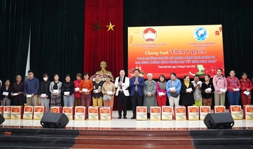Thành phố Huế: Trao hàng ngàn suất quà Tết cho người dân