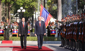 Lễ đón trọng thể Tổng Bí thư Tô Lâm tại thủ đô Viêng Chăn của CHDCND Lào