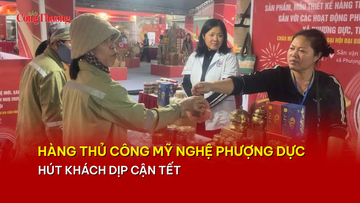 Hàng thủ công mỹ nghệ Phượng Dực hút khách dịp cận Tết