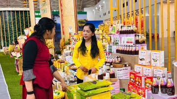 Gạo ST25 ‘cháy hàng’ tại Hội chợ Mùa Xuân