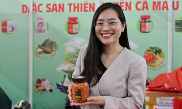 Doanh thu gian hàng Ánh Kua tại Hội chợ Mùa Xuân đạt 200 triệu đồng/ngày